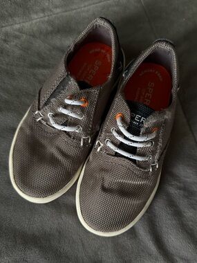 Sperry Brown Canvas Low-Top Sneakers with White Laces Size 10